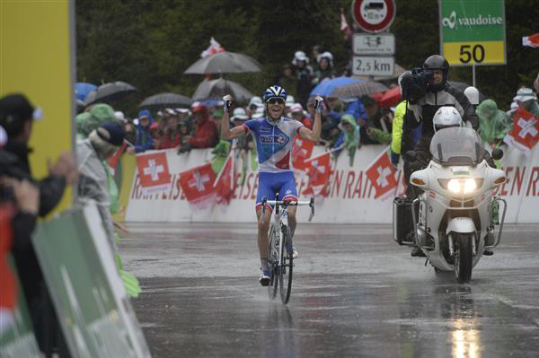 Thibaut Pinot wins stage 5